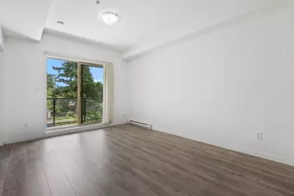 Walk-In Closet Photo of 328 13789 107a Avenue, Surrey, BC
