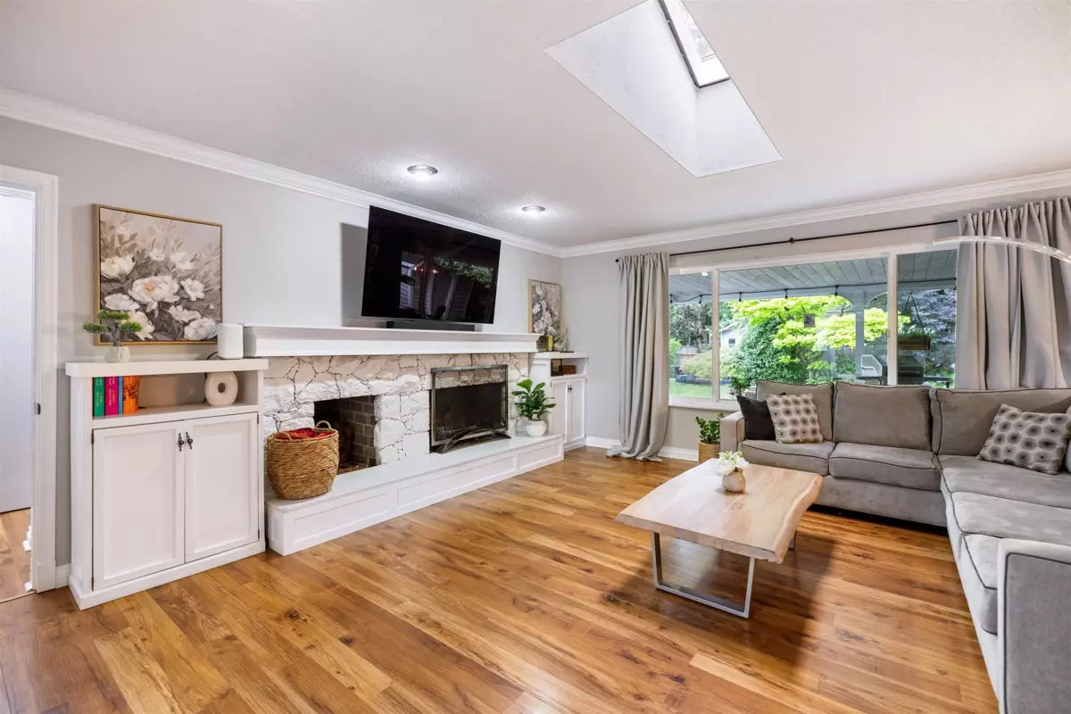 Dining Area Photo of 21678 Mountainview Crescent, Maple Ridge, BC