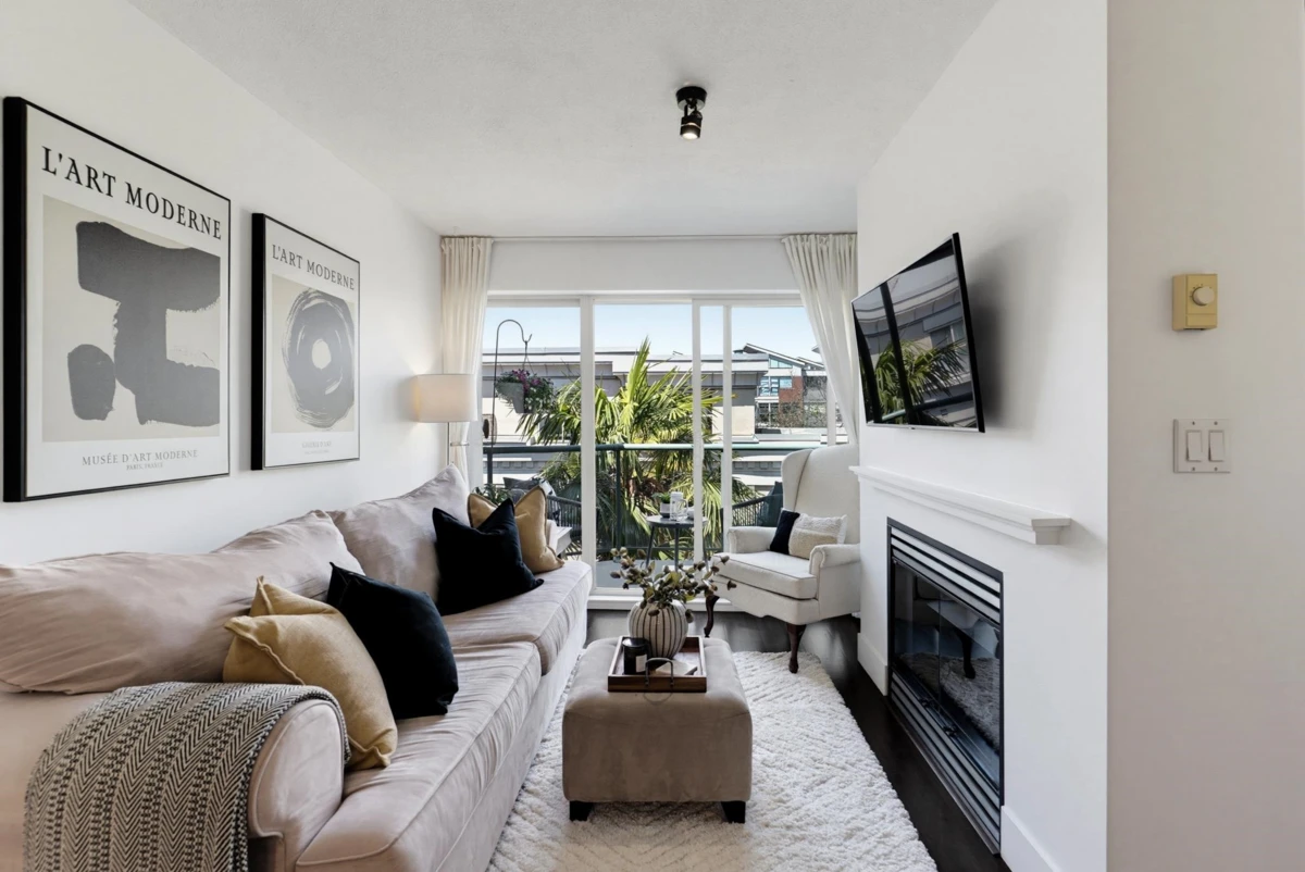 Family Room Photo of 323 332 Lonsdale Avenue, North Vancouver, BC