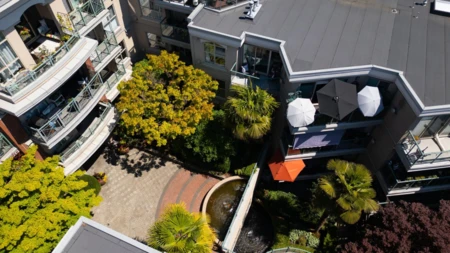 Front Yard Photo of 323 332 Lonsdale Avenue, North Vancouver, BC