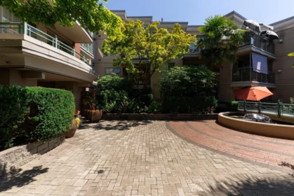 Hot Tub / Spa Photo of 323 332 Lonsdale Avenue, North Vancouver, BC