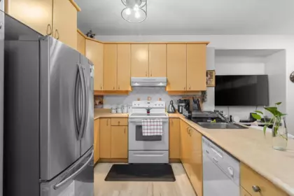 Kitchen Island Photo of 12625 Hampton Court, Surrey, BC