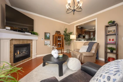 Kitchen Island Photo of 15 19219 67 Avenue, Surrey, BC