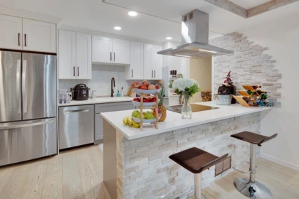 Kitchen Island Photo of 1840 Purcell Way, North Vancouver, BC