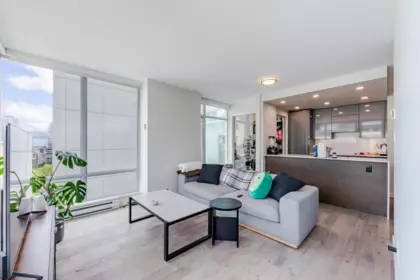 Kitchen Island Photo of 1209 161 W Georgia Street, Vancouver, BC
