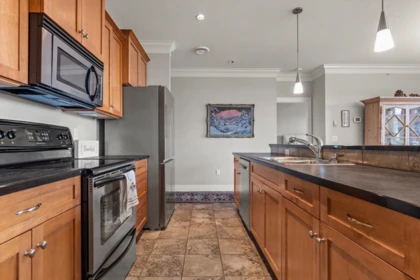 Kitchen Photo of 407A 45595 Tamihi Way, Chilliwack, BC