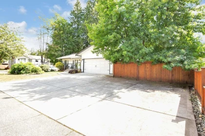 Front Yard Photo of 19694 46 Avenue, Langley, BC