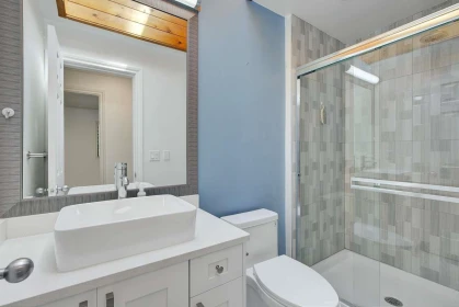 Guest Bathroom Photo of 19694 46 Avenue, Langley, BC
