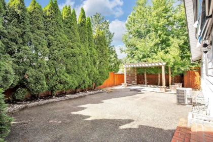 Hallway Photo of 19694 46 Avenue, Langley, BC