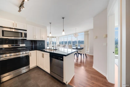 807 2133 Douglas Road, Burnaby, BC, Burnaby — Apartment/Condo for sale