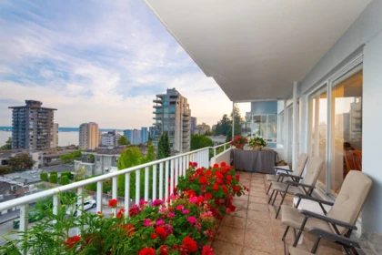 Breakfast Nook Photo of 503 1730 Duchess Avenue, West Vancouver, BC