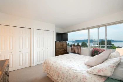 Hallway Photo of 503 1730 Duchess Avenue, West Vancouver, BC