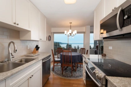 Mudroom Photo of 503 1730 Duchess Avenue, West Vancouver, BC