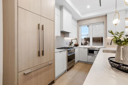 Kitchen Island Photo of 2 3275 Graveley Street, Vancouver, BC