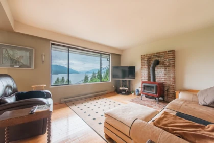 Kitchen Photo of 6950 Porpoise Drive, Sechelt, BC