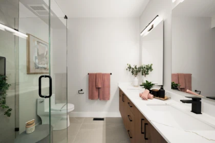 Primary Bathroom Photo of 86 16900 18 Avenue, Surrey, BC