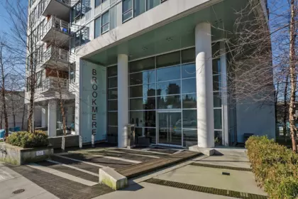 503 530 N Whiting Way, Coquitlam, BC, Coquitlam — Apartment/Condo for sale