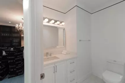 Primary Bathroom Photo of 5530 Greenleaf Road, West Vancouver, BC