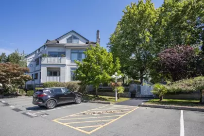 Garden / Landscaping Photo of 205 7660 Minoru Boulevard, Richmond, BC