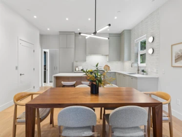 Kitchen Photo of 2 3058 W 34th Avenue, Vancouver, BC