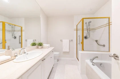 Primary Bathroom Photo of 302 1765 Marine Drive, West Vancouver, BC