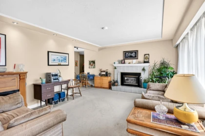 Kitchen Island Photo of 21437 122 Avenue, Maple Ridge, BC