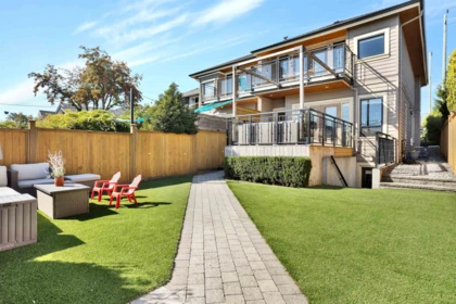 545 E 4th Street, North Vancouver, BC, North Vancouver — Half Duplex for sale