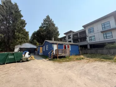5686 Wharf Avenue, Sechelt, BC, Sechelt — Single Family Residence for sale