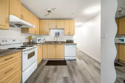 Kitchen Island Photo of 1104 6133 Buswell Street, Richmond, BC