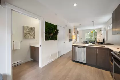 Powder Room Photo of 501 E 44th Avenue, Vancouver, BC