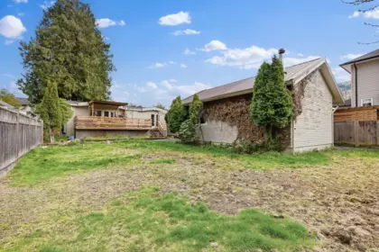 5565 Peach Road, Chilliwack, BC, Chilliwack — Single Family Residence for sale