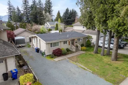 5565 Peach Road, Chilliwack, BC, Chilliwack — Single Family Residence for sale