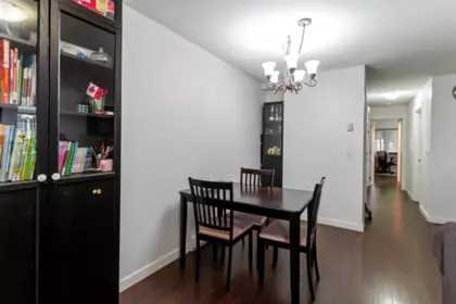 Kitchen Photo of 124 13958 108 Avenue, Surrey, BC