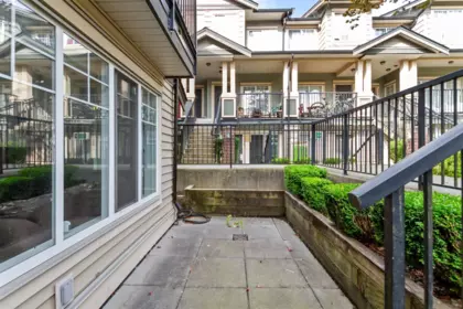 Mudroom Photo of 124 13958 108 Avenue, Surrey, BC