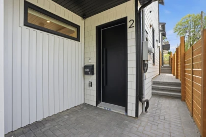 Hot Tub / Spa Photo of 2 2438 E 20th Avenue, Vancouver, BC