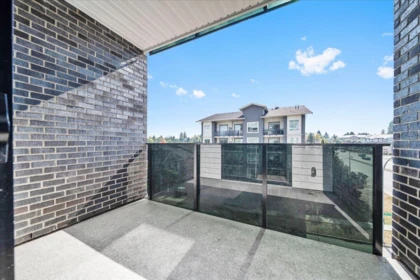 Entry Foyer Photo of 401 13623 81a Avenue, Surrey, BC