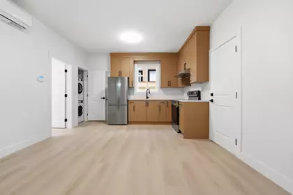Hallway Photo of 2 9550 126 Street, Surrey, BC