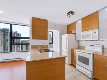 Kitchen Island Photo of 2105 977 Mainland Street, Vancouver, BC