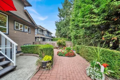 Garden / Landscaping Photo of 2942 147a Street, Surrey, BC
