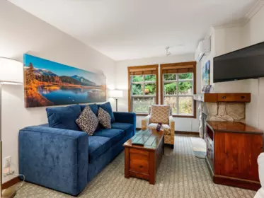 422 4899 Painted Cliff Road, Whistler, BC, Whistler — Apartment/Condo for sale