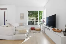 24 533 E 3rd Street, North Vancouver, BC