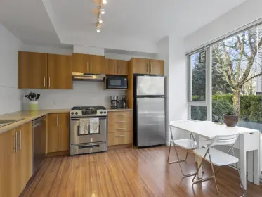118 9229 University Crescent, Burnaby, BC, Burnaby — Townhouse for sale