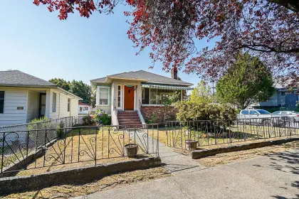 2206 E 4th Avenue, Vancouver, BC, Vancouver — Single Family Residence for sale