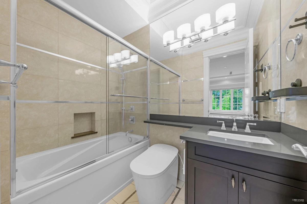 Hallway Photo of 6011 Adera Street, Vancouver, BC