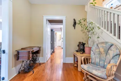217 Eighth Avenue, New Westminster, BC, New westminster — Single Family Residence for sale