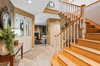 4 Foxwood Court, Port Moody, BC, Port moody — Single Family Residence for sale