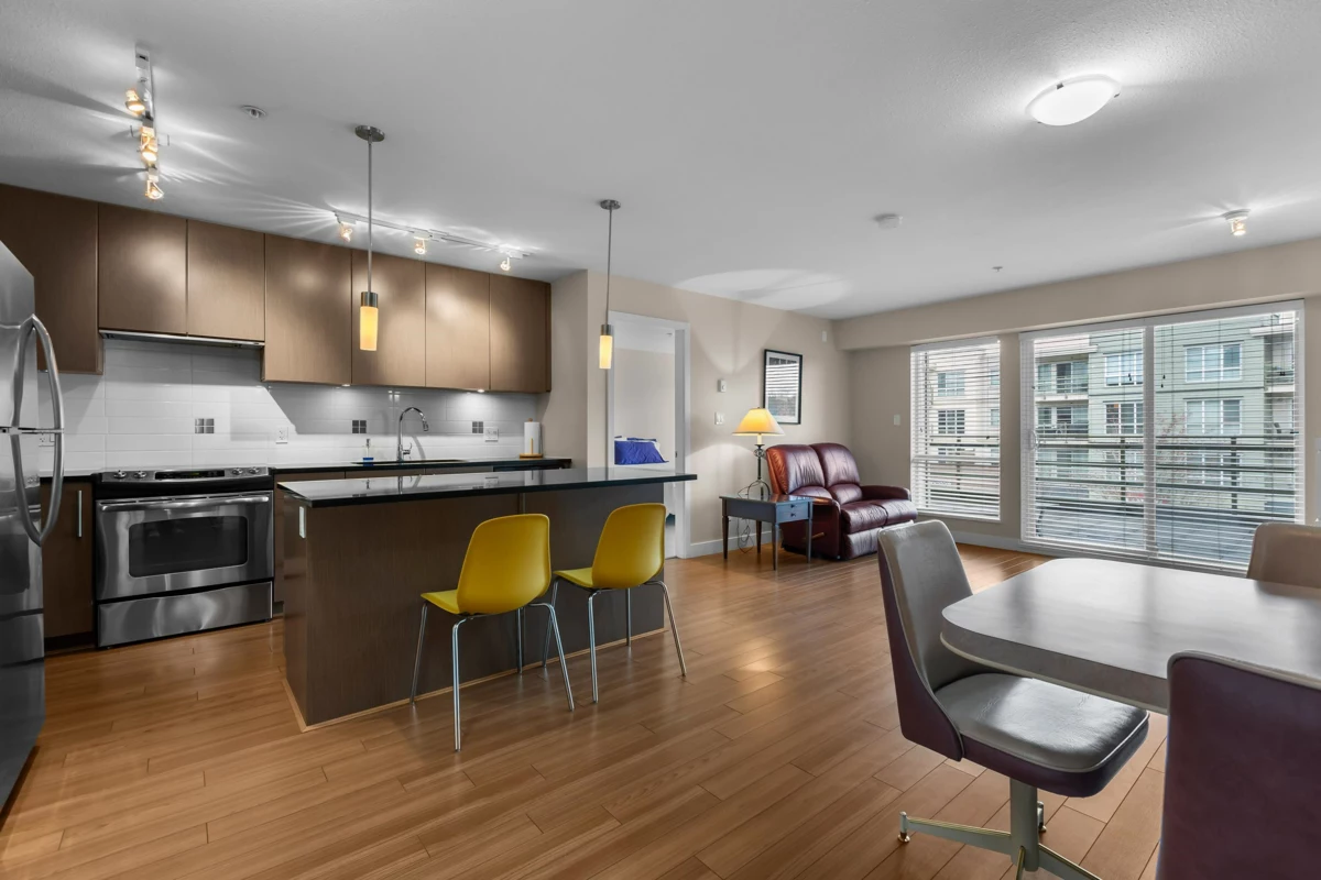 Family Room Photo of 203 15745 Croydon Drive, Surrey, BC