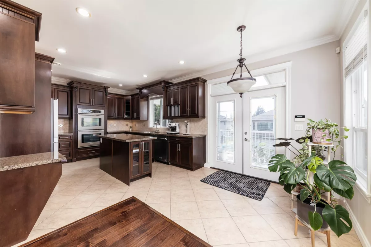 Hot Tub / Spa Photo of 6140 Francis Road, Richmond, BC