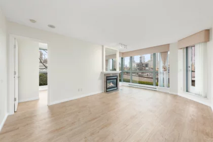 305 4788 Hazel Street, Burnaby, BC, Burnaby — Apartment/Condo for sale