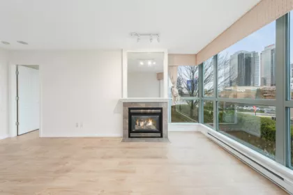 305 4788 Hazel Street, Burnaby, BC, Burnaby — Apartment/Condo for sale